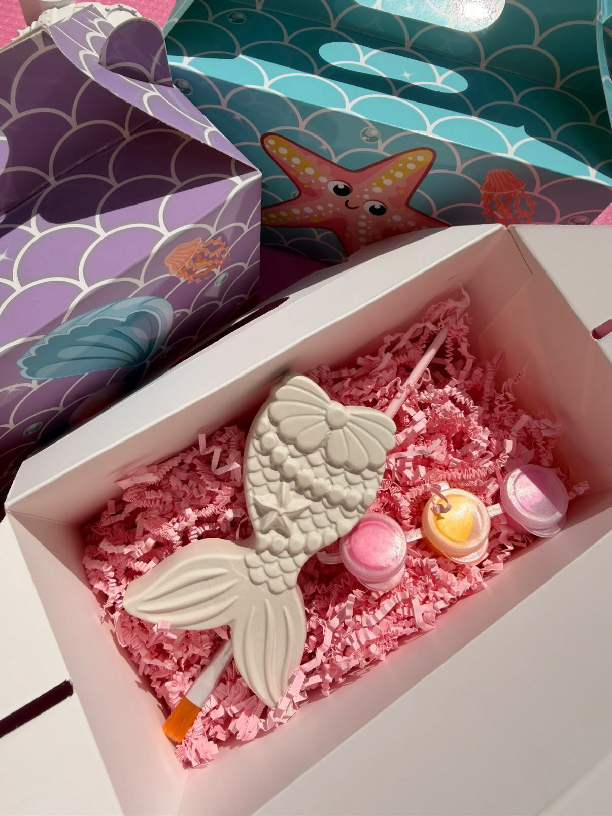 Sea bottom figurines